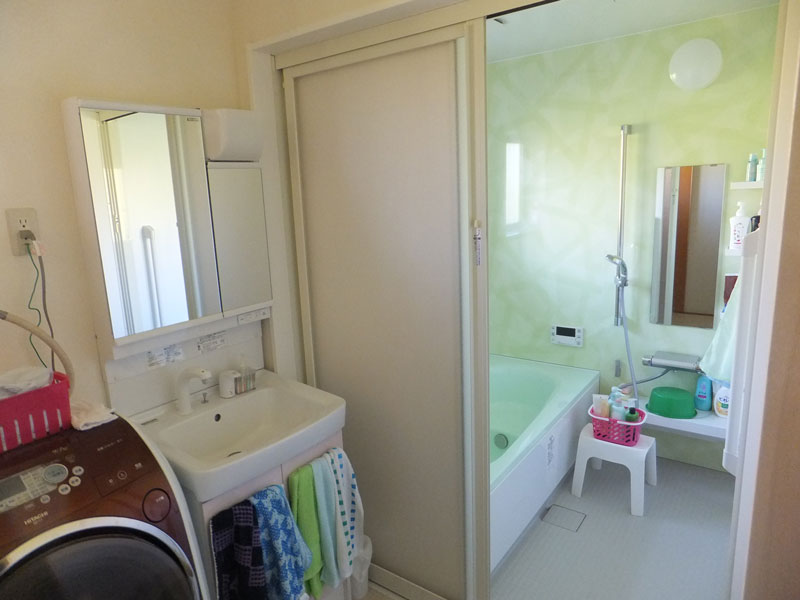 桑名市長島町 昔ながらの洗面浴室をリフォーム 浴室・洗面・窓外壁改修工事
